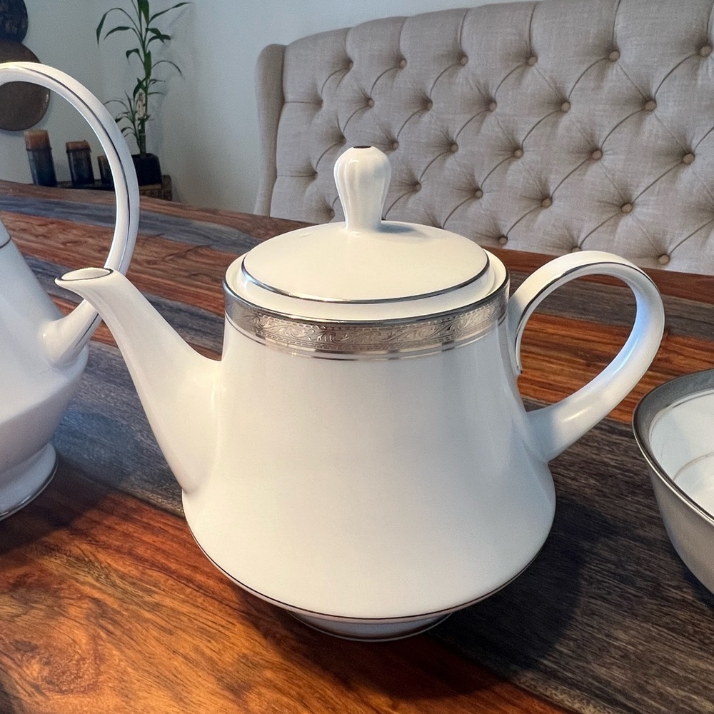 Noritake Crestwood Platinum Tea Server Pot